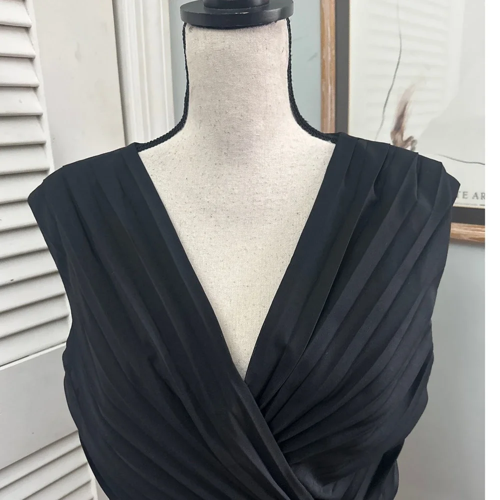 Escada Top Womens US 10 Black Crepe Sleeveless Peplum Minimalist Quiet Luxury - Picture 3 of 12